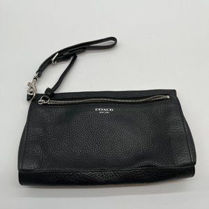 50. Coach Black Pebbled Leather Wristlet *Broken Zipper*